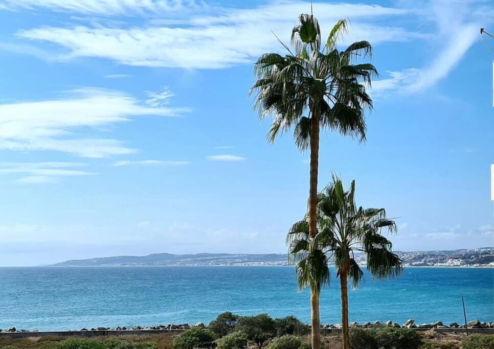 Estepona Port Beachside Apartment - Marina Bay Exteriör bild