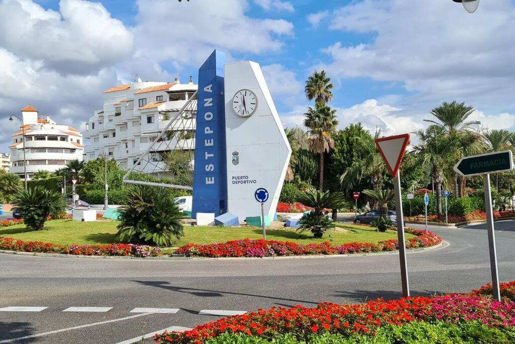 Estepona Port Beachside Apartment - Marina Bay Exteriör bild