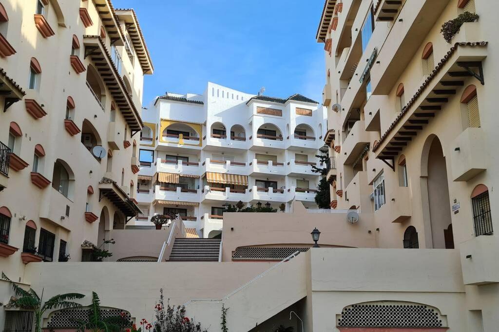 Estepona Port Beachside Apartment - Marina Bay Exteriör bild