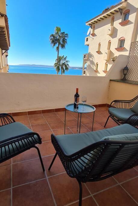 Estepona Port Beachside Apartment - Marina Bay Exteriör bild